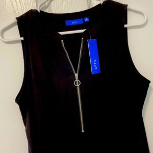 Sleeveless blouse with silver zipper